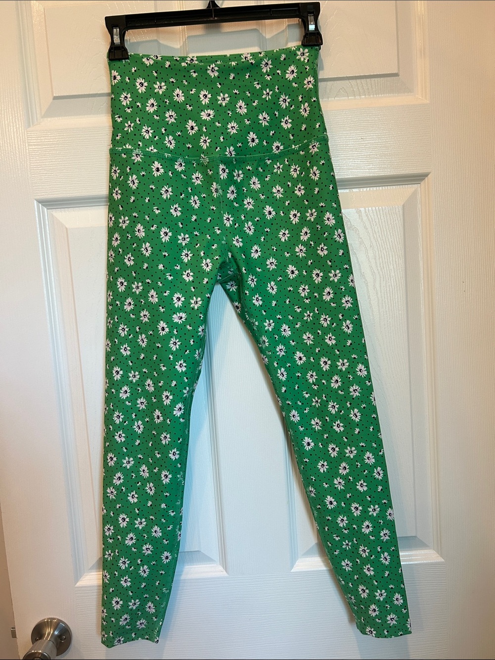 BEYOND YOGA High Waisted Midi Leggings in Honeydew Daisies - Picture 4 of 14
